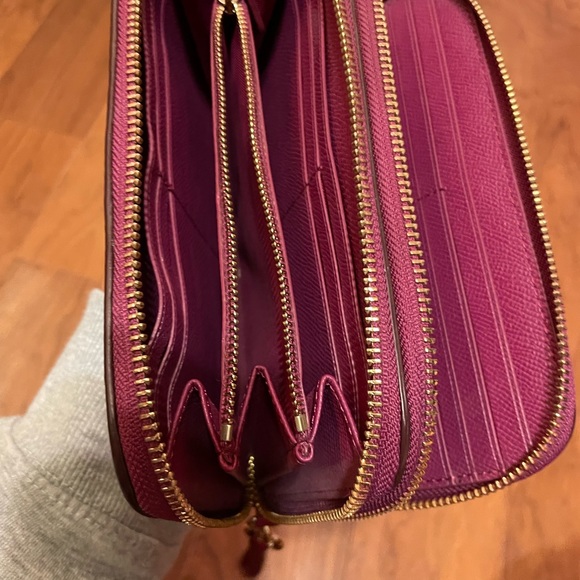 Coach Wallet - Picture 4 of 4